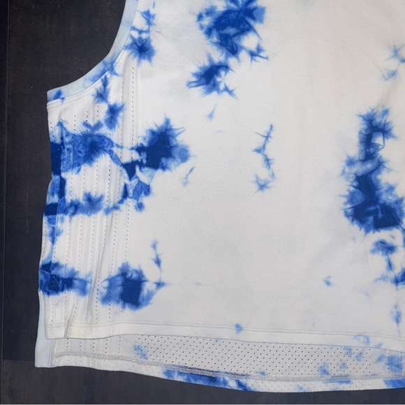 Lululemon Train to Be Tank Top Shibori Blue / White Tie Dye 2 - Picture 5 of 8